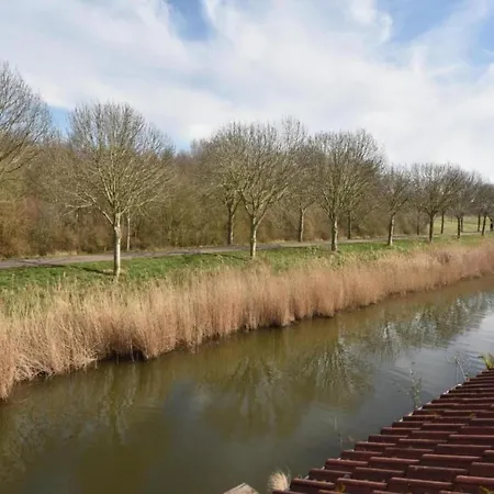 Hébergement de vacances Lovely On Water With Garden Simonshaven