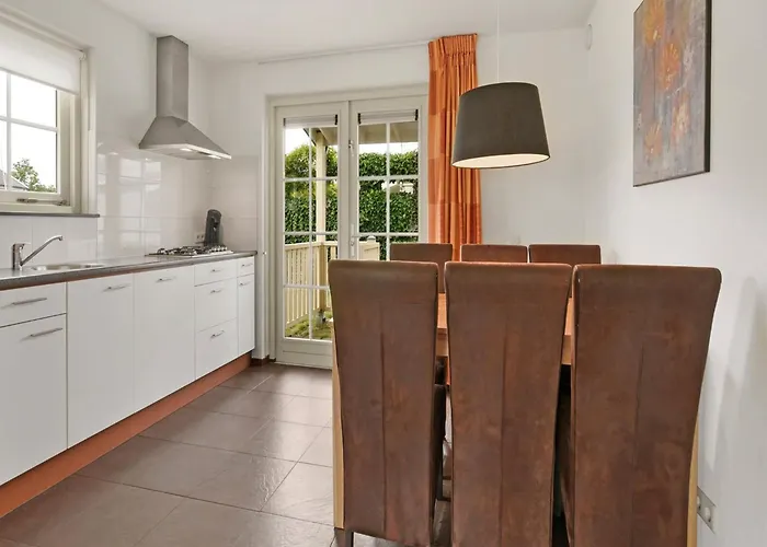 In South Holland By The Water