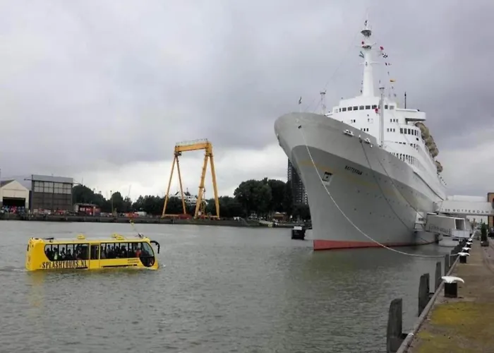 In South Holland By The Water *