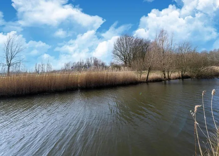 In South Holland By The Water * Simonshaven