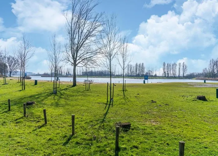 In South Holland By The Water