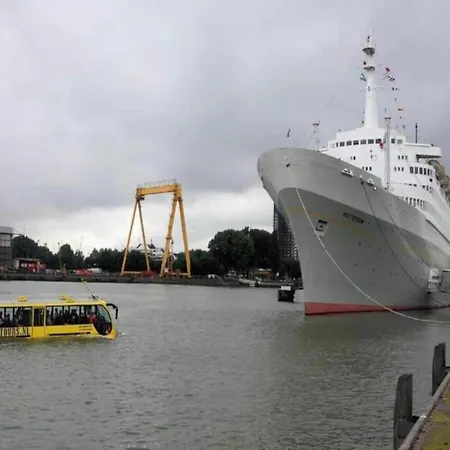 In South Holland By The Water *