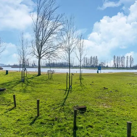 In South Holland By The Water